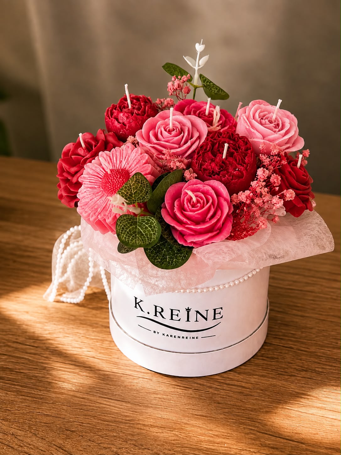 Bouquets de bougies en forme de roses coffret cylindrique